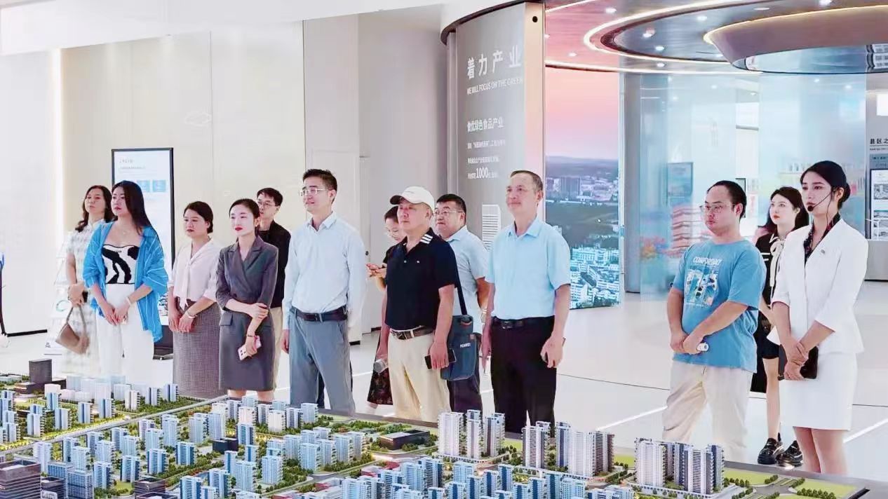 9月11日丨信阳市财务服务行业协会2024年第3次理事会暨中秋团拜会在信阳中央活力区（CAZ）营销中心圆满召开！